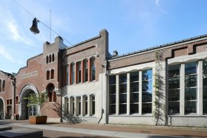 De Hallen Amsterdam, groene gevel verticale spankabels Carl Stahl